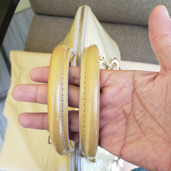 Authentic Louis Vuitton Monogram Alma GM Vernis Leather Handbag - Picture 12 of 15